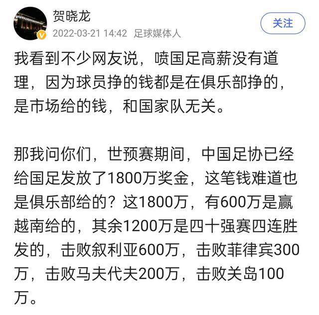 随后，她双手轻轻捧起叶辰的脚，温柔的为他换好一双拖鞋，这才缓缓站起身来，对叶辰说：叶辰君，请吧。